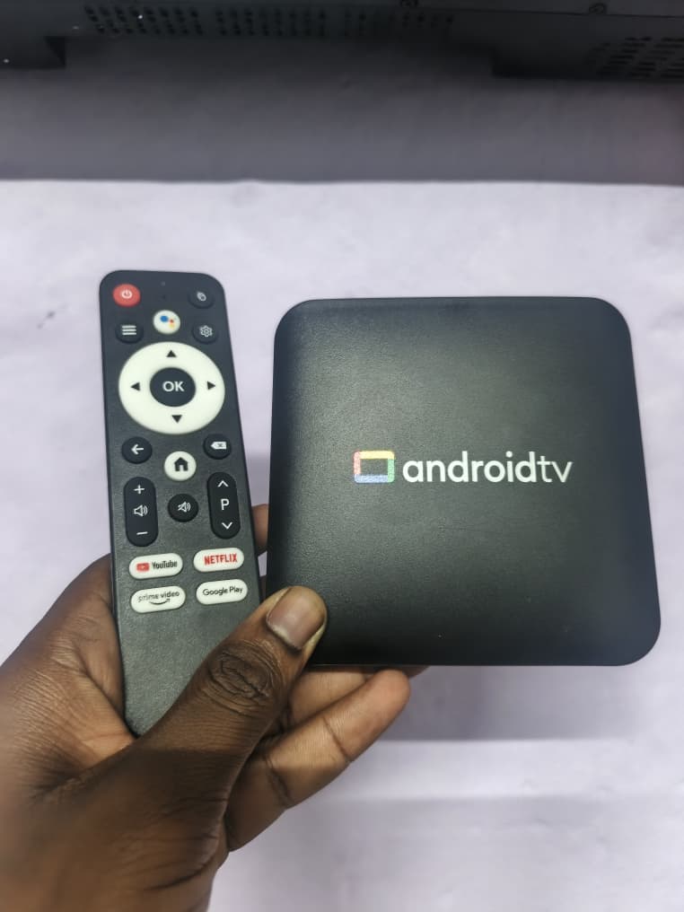 Box Android 4K ( NETFLIX , YOUTUBE , IPTV, plus de 3000 applications gratuite)