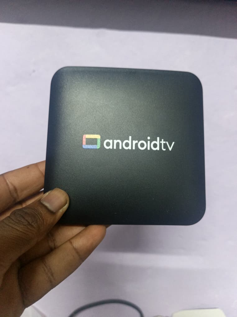 Box Android 4K ( NETFLIX , YOUTUBE , IPTV, plus de 3000 applications gratuite)